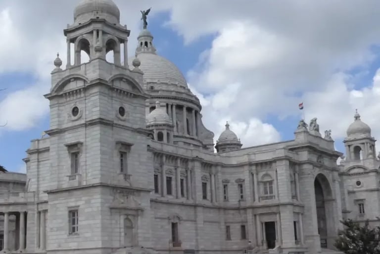 Victoria Palace, Front