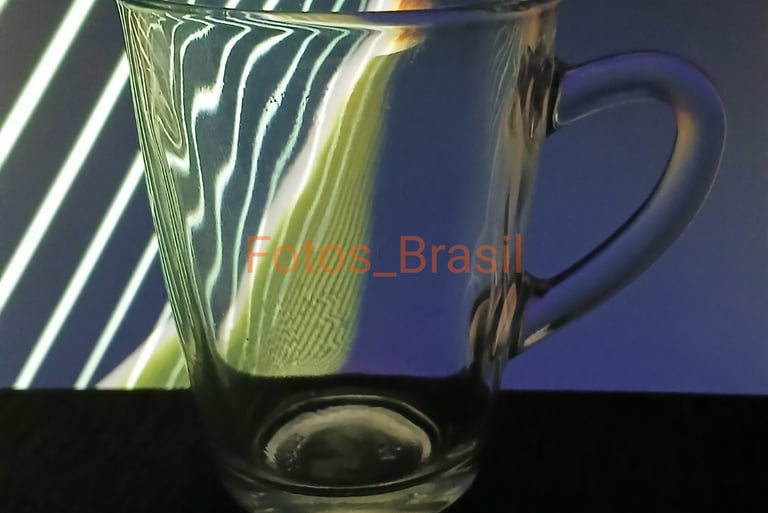 Arranjos: Xicara de vidro com efeitos de luz _ 03