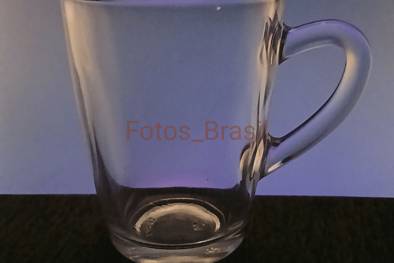 Arranjos: Xicara de vidro com efeitos de luz _ 01