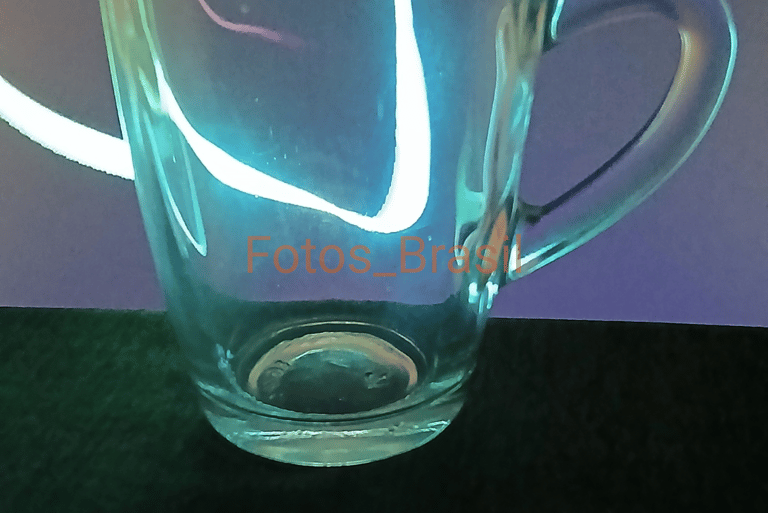 Arranjos: Xicara de vidro com efeitos de luz _ 02