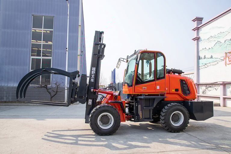 Brand New 61.5kw HWC-40A All Terrain Forklift side view image