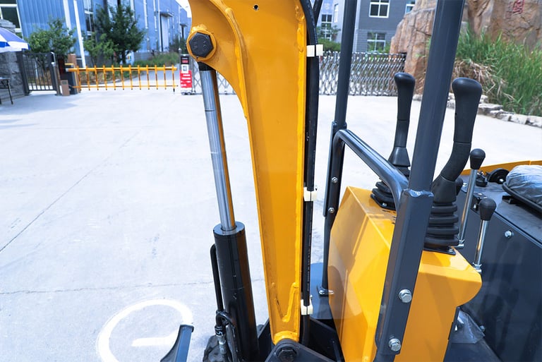 Brand New 1000kg HW-10 Euro V Crawler Excavator handling control close up image