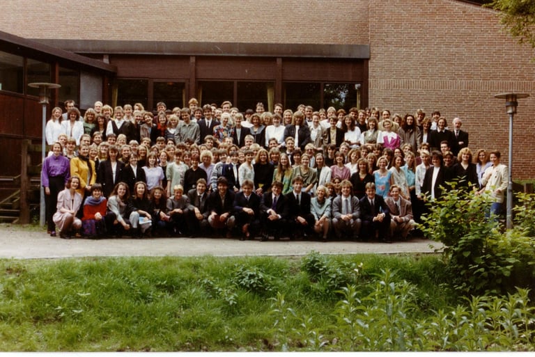 Jörg Grube mit Mitschülern aus seinem Schuljahrgang 1990