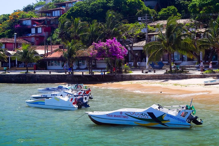 Aquatáxis em Búzios - Percorrem praias com águas mais quentes