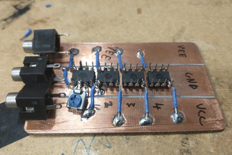 Deadbug VCO anchoring ICs with power connections