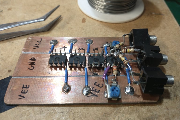 Deadbug VCO building 1