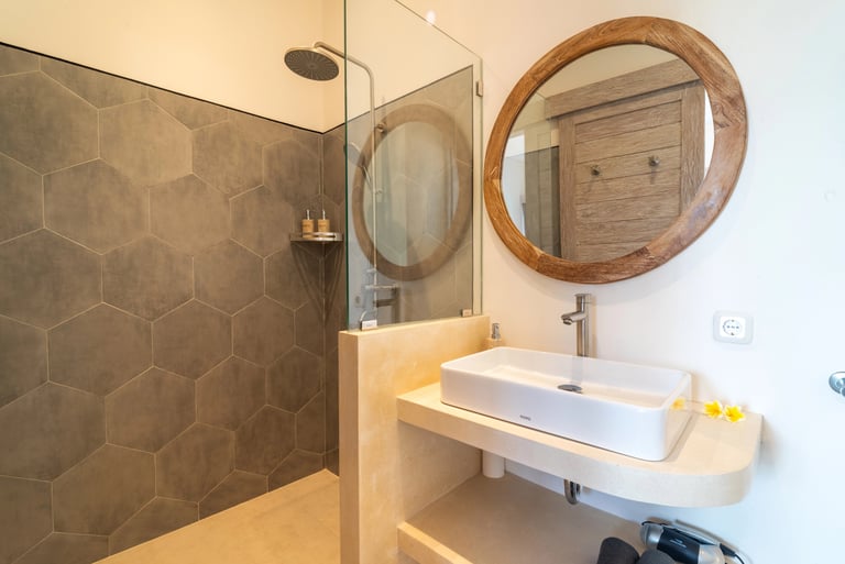 https://www.airbnb.com/rooms/1493172136917191408?guests=1&adults=1&s=67&unique_share_id=146dd445-6c80-4849-a8f0-ab0e32d5b079
