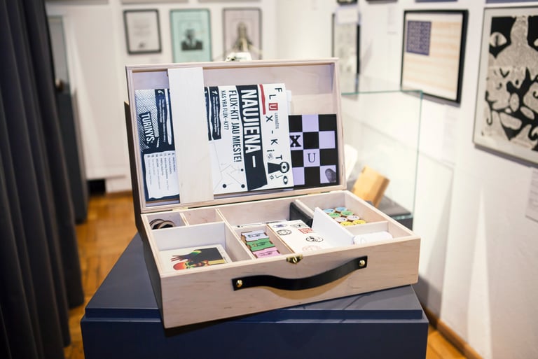 The suitcase is open. Inside, you can see many educational elements. 