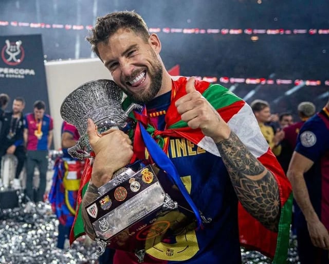 Inigo Martinez FC Barcelona defender Al Nassr transfer news Barcelona Inigo Martinez latest updates