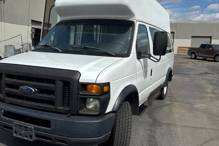 Mobile grooming van or mini-bus for rent