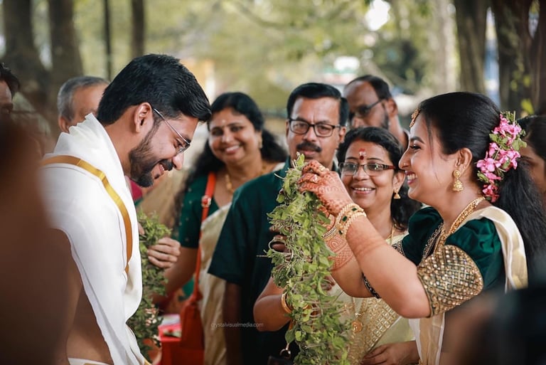 Candid wedding photographer in Kerala