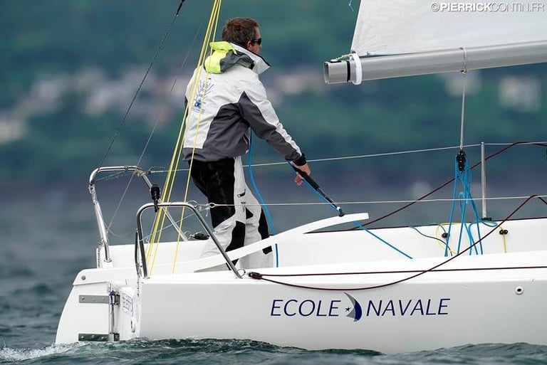 A la barre d'Elite Ecole Navale en 2019