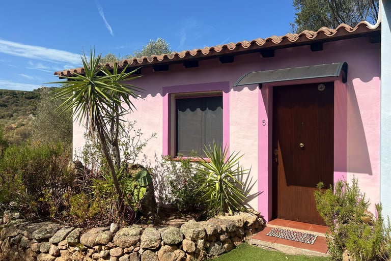 Exteriorul Camerei 5 Lila