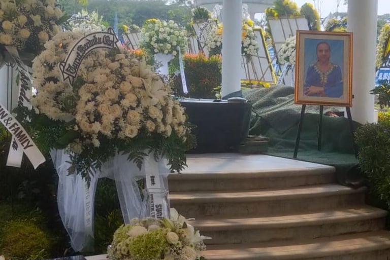 San Diego Hills Memorial Park paket deluxe