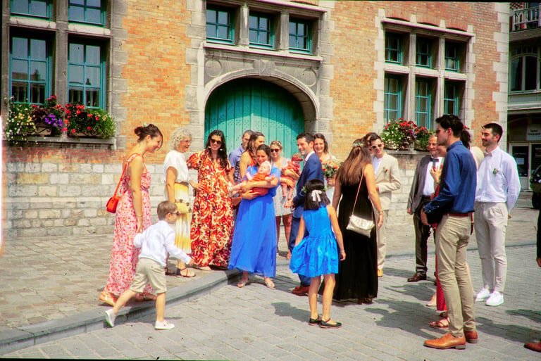Devant la mairie | rollbak | Photographe mariage Lille - Dunkerque - Arras