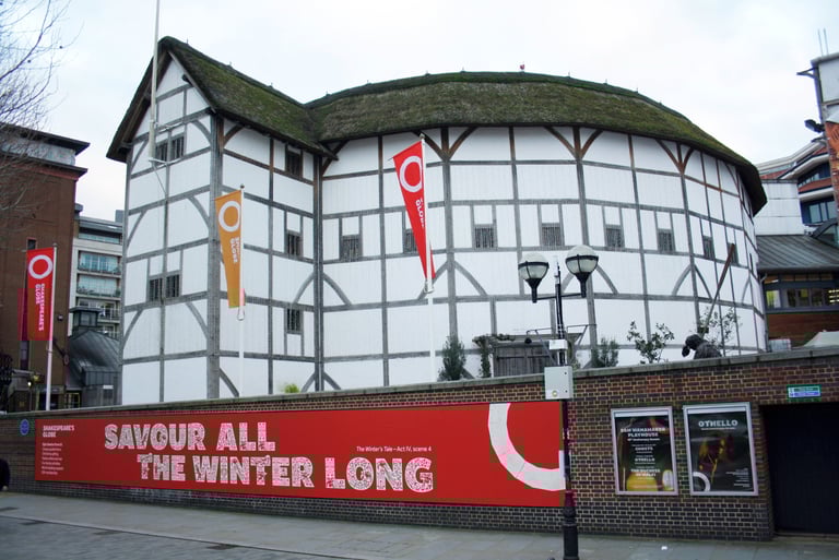Discover London private walking tour - hidden gems - Globe Theatre