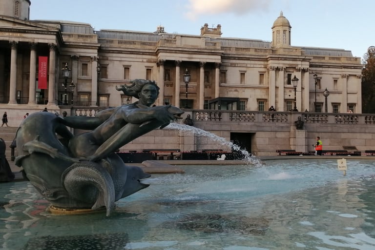 Discover London private walking tour - hidden gems - Trafalgar Square