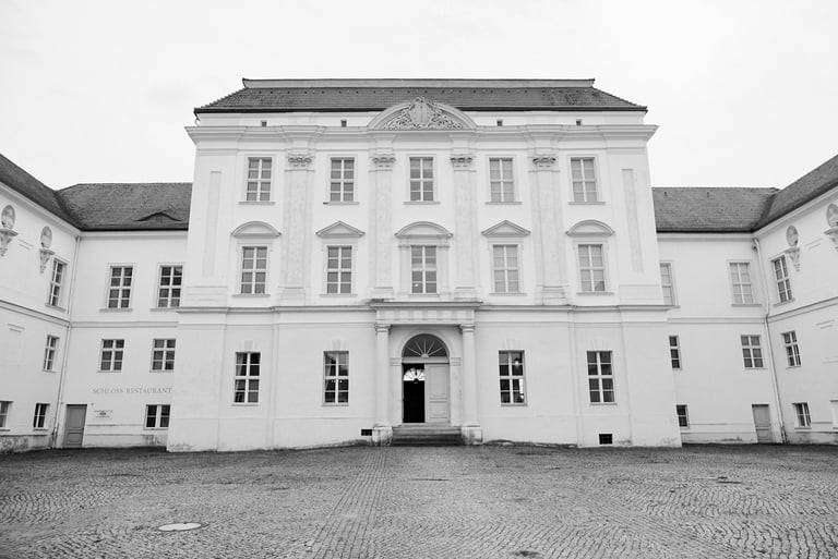 Facade of the Oranienburger registry office.