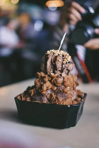 4-ingredient-keto-chocolate-ice-cream