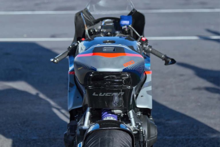 Yamaha R9 back view