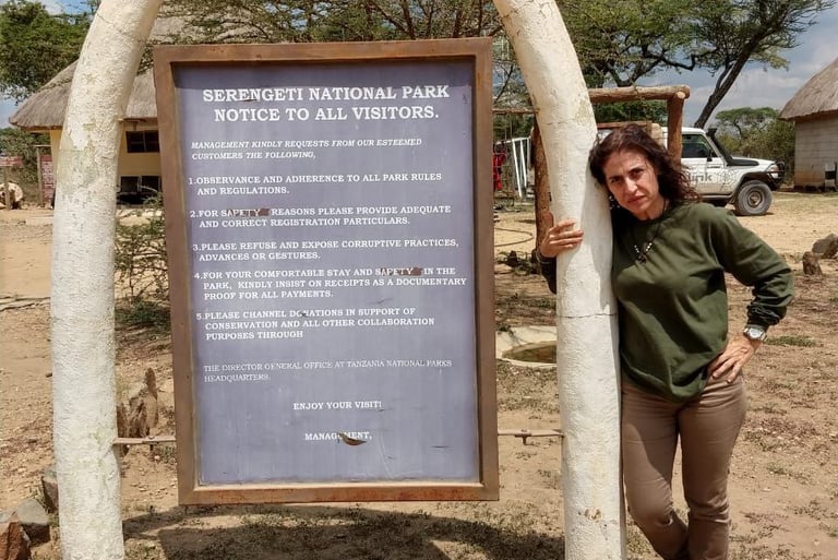 a woman standing in front of a sign that says,'stop and don '