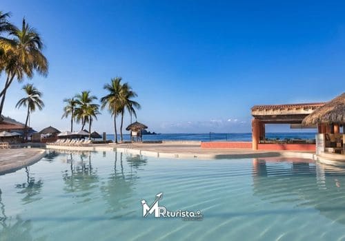 Ofertas en Holiday nInn Ixtapa  - piscina