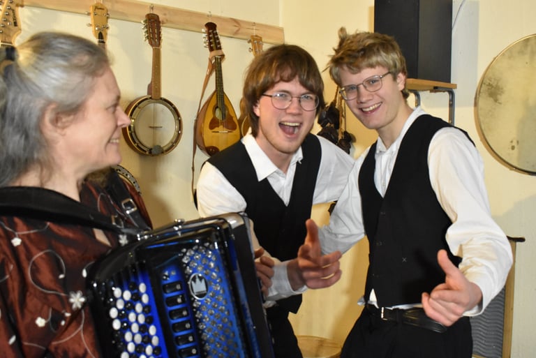 Titelbillede til musikunderholdningen ”Den musikalske familie”