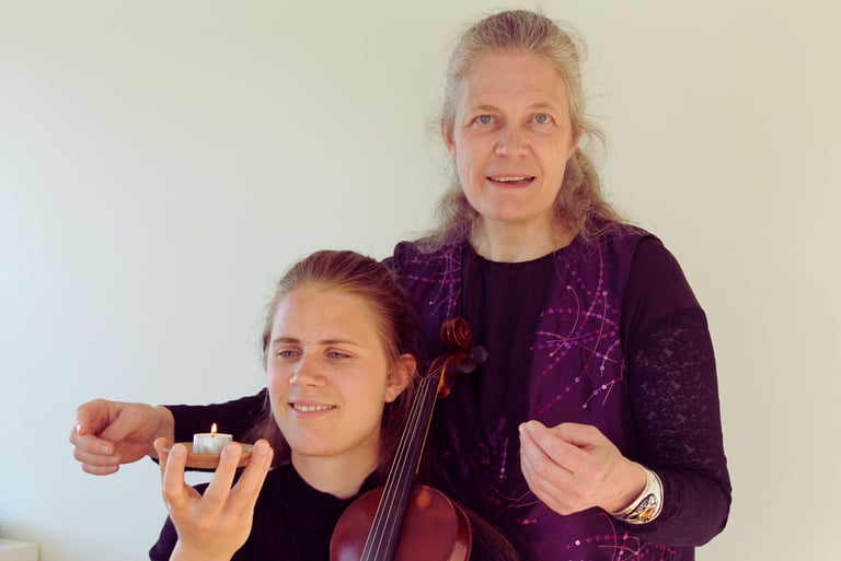 Titelbillede til musikforedraget ”Et lille lys i et stort mørke – Armenien og Karen Jeppe”