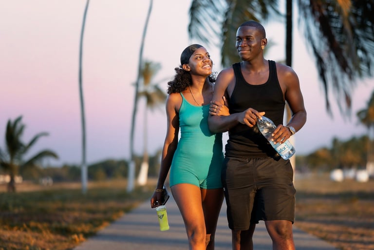Un couple sur la plage à Kourou en Guyane