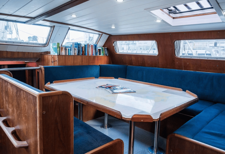 saloon wind shift sailing adventure yacht