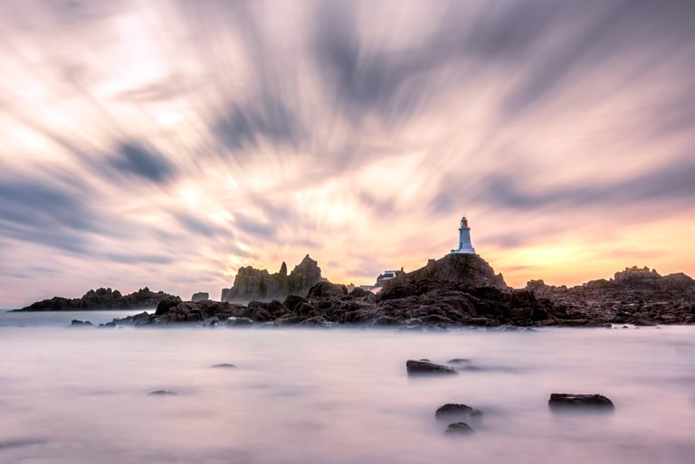 Photo couleur en pose longue sur le phare de La corbière à Jersey