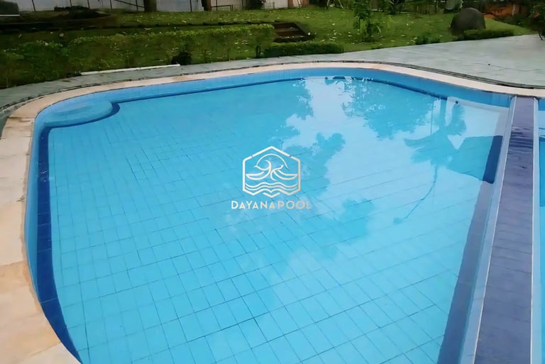 kolam renang minimalis di puncak