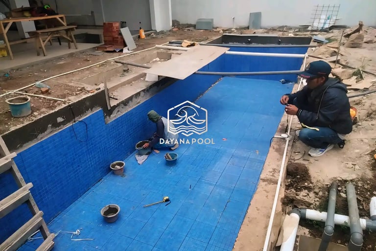 pemasangan keramik roman kolam renang oleh dayanapool