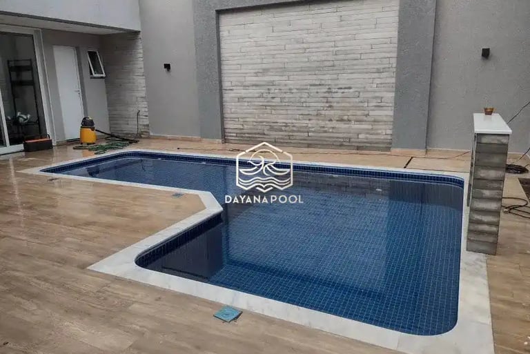 kolam renang sederhana yang cantik dan fungsional