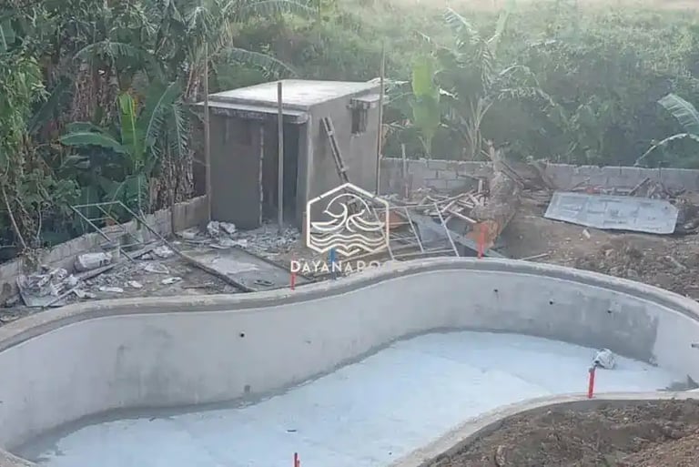 Renovasi keramik kolam renang yang rusak tanpa menguras air