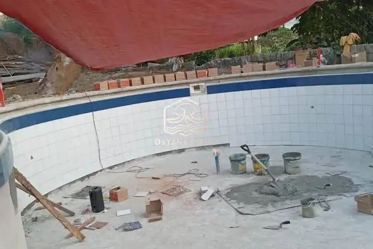 Renovasi keramik kolam renang yang rusak tanpa menguras air