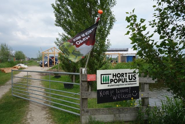 Hortus Populus toegang met welkomstbord 