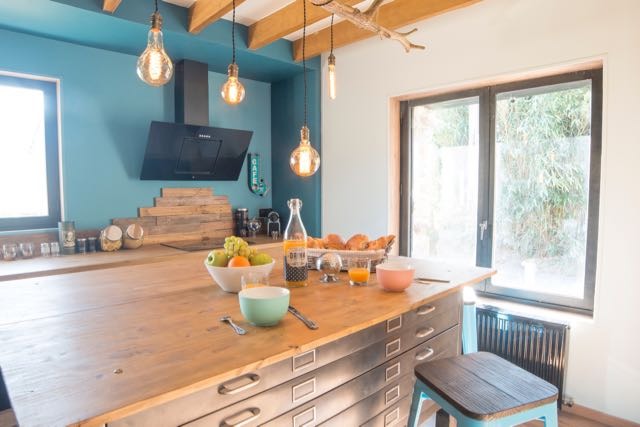 petit dejeuner ou diner dans love gite romantique de charme en Bretagne