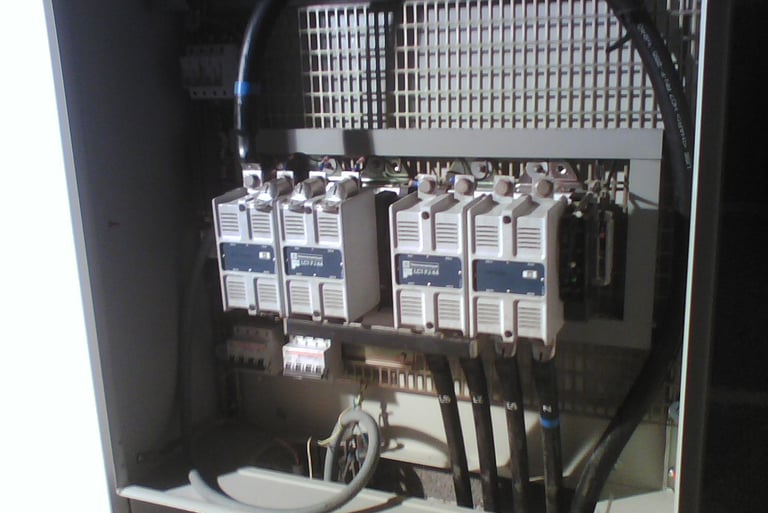 Coffrets électriques industriels pour groupes électrogènes de secours électrique