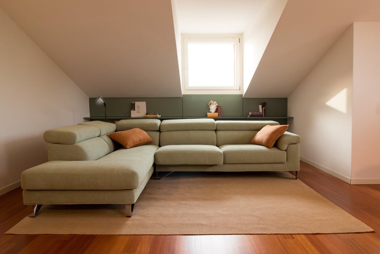 Giulia Sbrogiò | designer - casa - salotto - soggiorno- casa nuova - casa verde - samoa - divani samoa - boiserie - interni