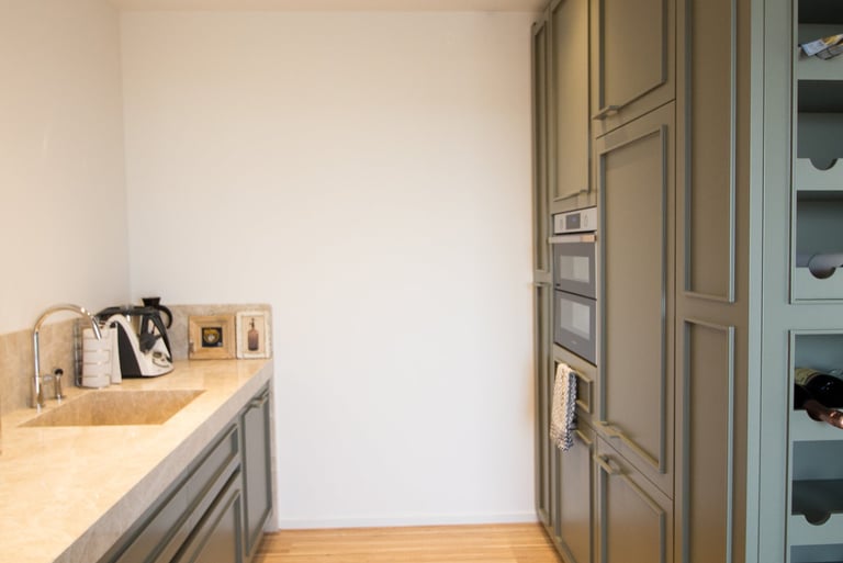 Giulia Sbrogiò | designer - Progettazione d'interni -  progettazione su misura- boiserie- arredamento di design- cucina 