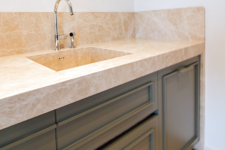 Giulia Sbrogiò | designer - cucina - marmo - marmo emperador light - luxury living- arredo lusso - arredo su misura - casa 