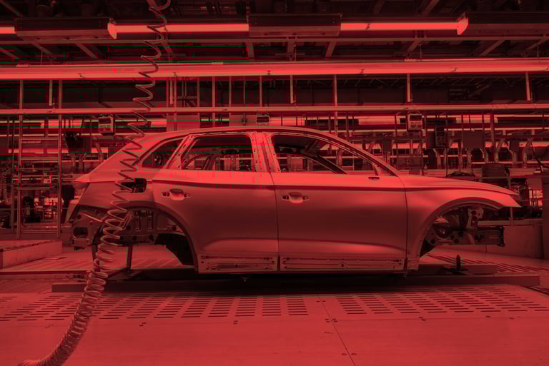 Fabricación de componentes automotrices de precisión por Holimpus SAS mediante mecanizado CNC.