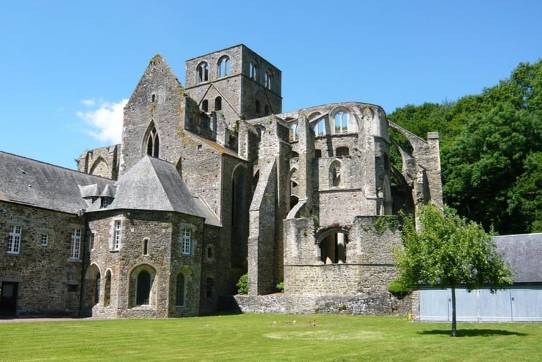 Gîtes de la Cour d'Etienville - Abbaye de Hambye