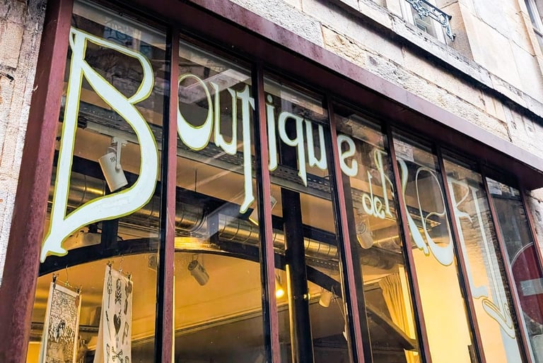 Devanture de la boutique éphémère de Noël 2025 au 52 rue Battant Besançon