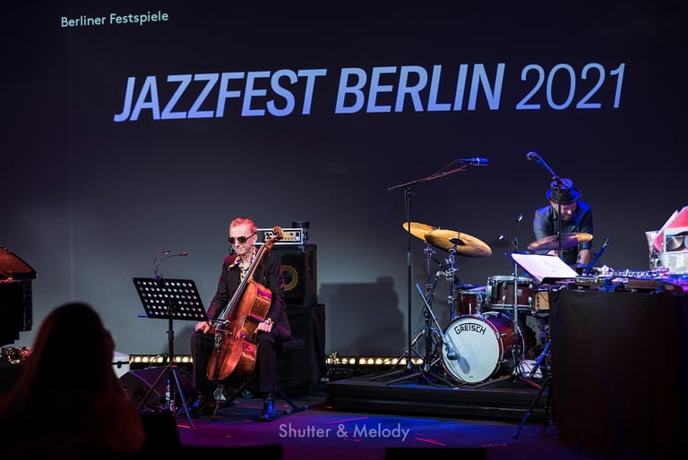 Johannes Fink auf der Bühne beim Jazzfest Berlin 2021.