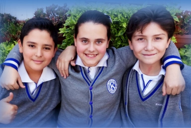 Estudiantes de secundaria del Colegio Anglo Mexicano KIPS en Valle Dorado Tlalnepantla.