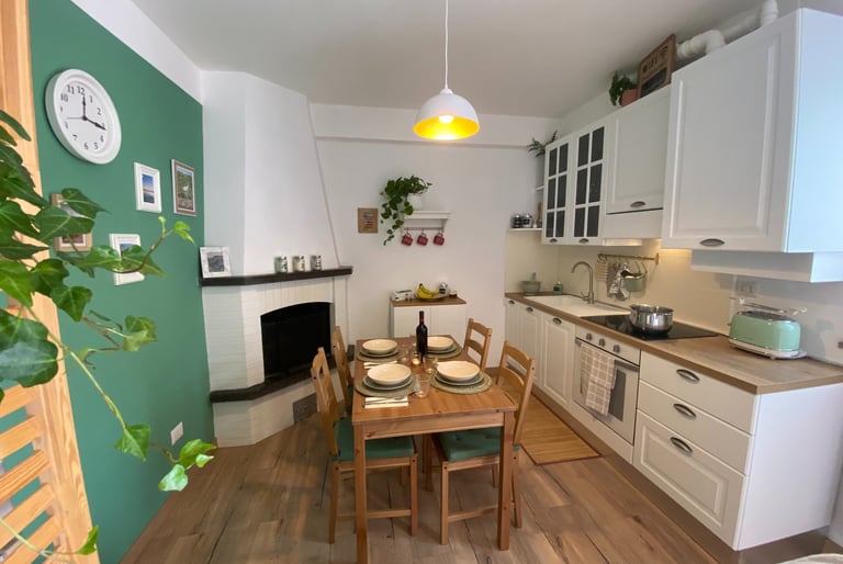 soggiorno con cucina completa di casa di lucy foligno