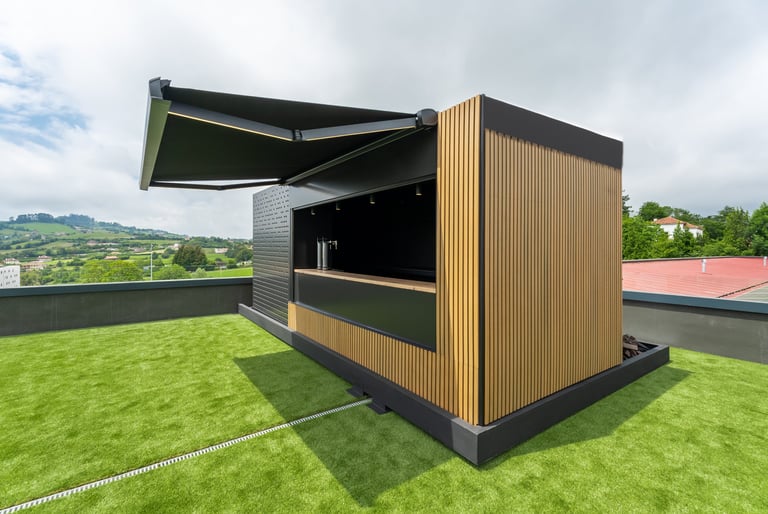 Módulo de construcción modular para uso comercial instalado en azotea con apertura frontal