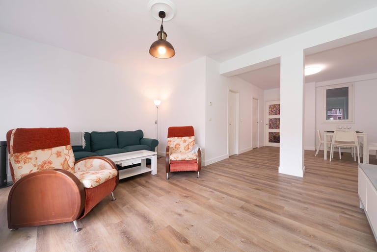 Bright living room with sofa and armchairs, Anne apartment San Sebastian